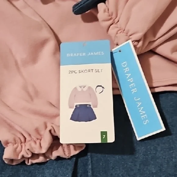 Draper James Adorable and Comfortable Set/Pink Top and Navy Skort for Girls - Picture 10 of 13